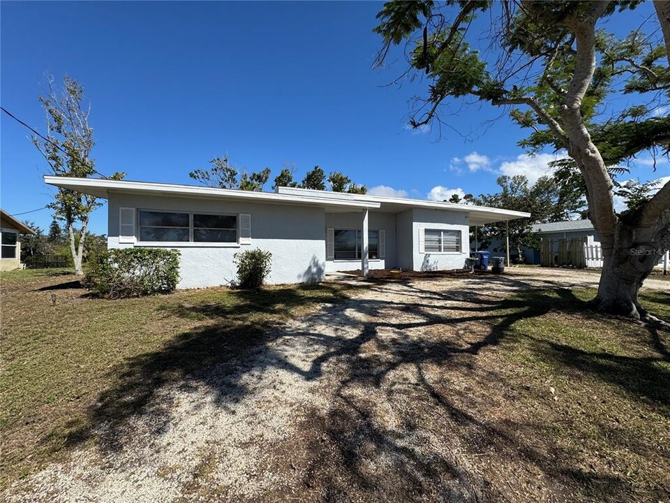 309 Hammock Terrace in Venice, FL - Building Photo