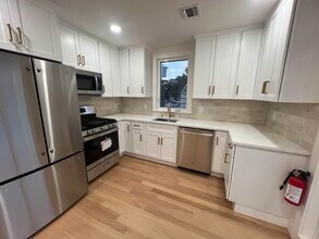 210 Waldo Pl in Englewood, NJ - Building Photo - Building Photo