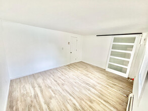 11 Marshall St, Unit Apartment in Massapequa, NY - Building Photo - Building Photo