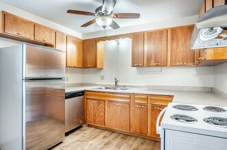 Flats at Middleton Shores in Middleton, WI - Foto de edificio - Interior Photo