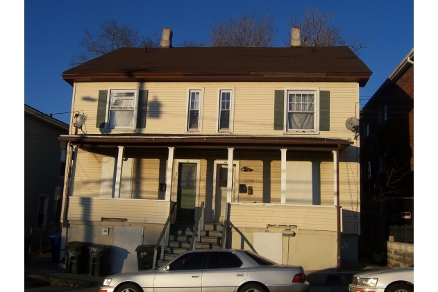 108-110 Pequonnock St in Bridgeport, CT - Building Photo