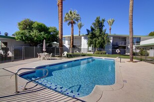 Saxony in Phoenix, AZ - Foto de edificio - Building Photo