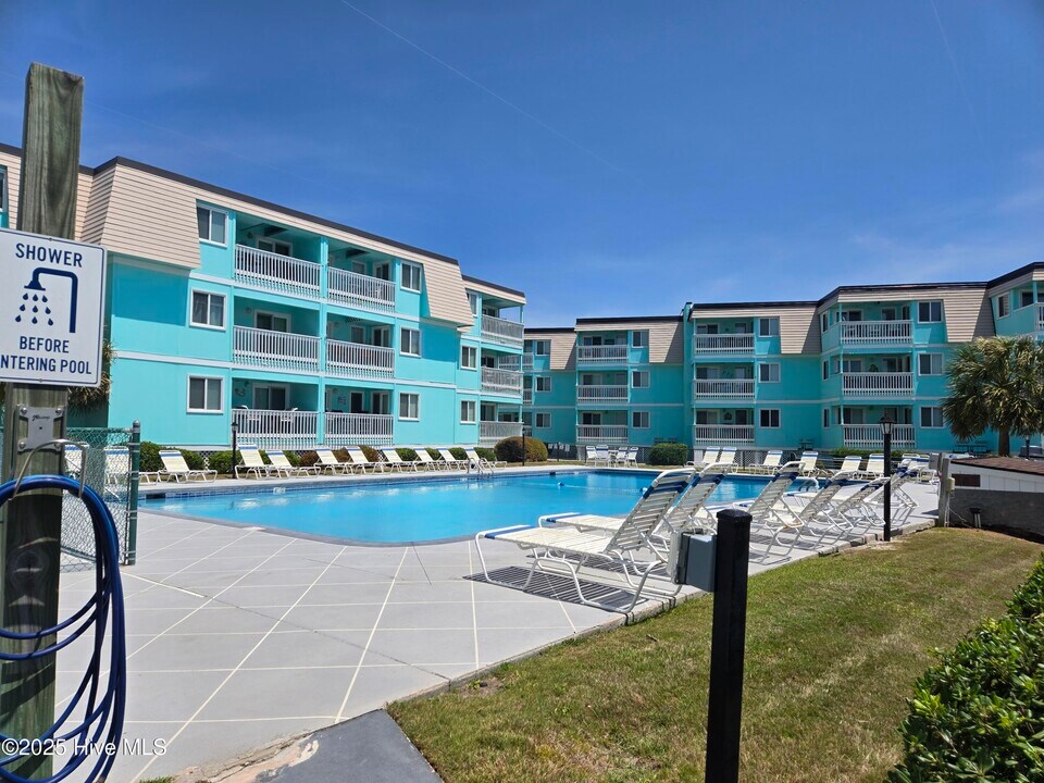 301 Commerce Way in Atlantic Beach, NC - Building Photo