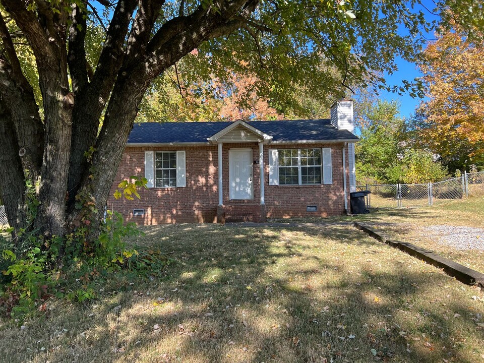 203 Golden Pond Ave in Oak Grove, KY - Building Photo