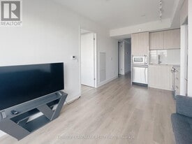 501 Yonge St in Toronto, ON - Building Photo