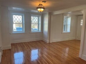 115 W Park Ave in Pearl River, NY - Building Photo - Building Photo
