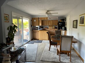 39004 NE 6th Ave-Unit -Room #2 in Woodland, WA - Building Photo - Building Photo