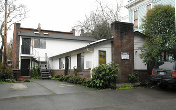 2124-2126 NW Hoyt St in Portland, OR - Building Photo - Building Photo