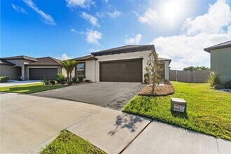 5454 Blue Azure Dr in Wimauma, FL - Building Photo - Building Photo