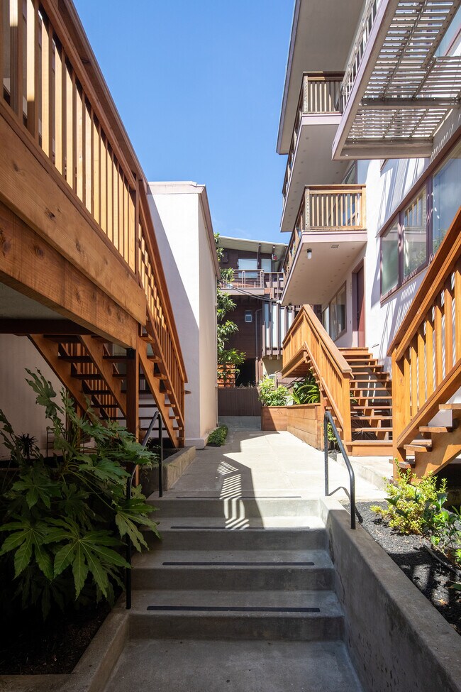 12 Panoramic in Berkeley, CA - Building Photo - Building Photo