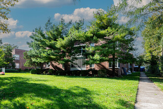 Lawrence Woods in Lawrence, NY - Foto de edificio - Building Photo