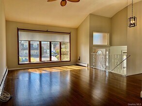 14 Glendale Dr in Melville, NY - Building Photo - Building Photo