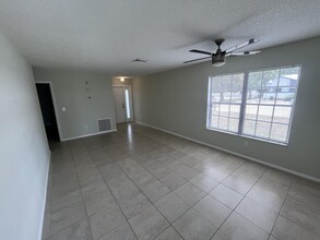 210 SW Sterret Cir in Port St. Lucie, FL - Building Photo - Building Photo