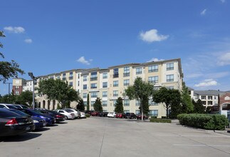 Elan at Bluffview in Dallas, TX - Building Photo - Building Photo