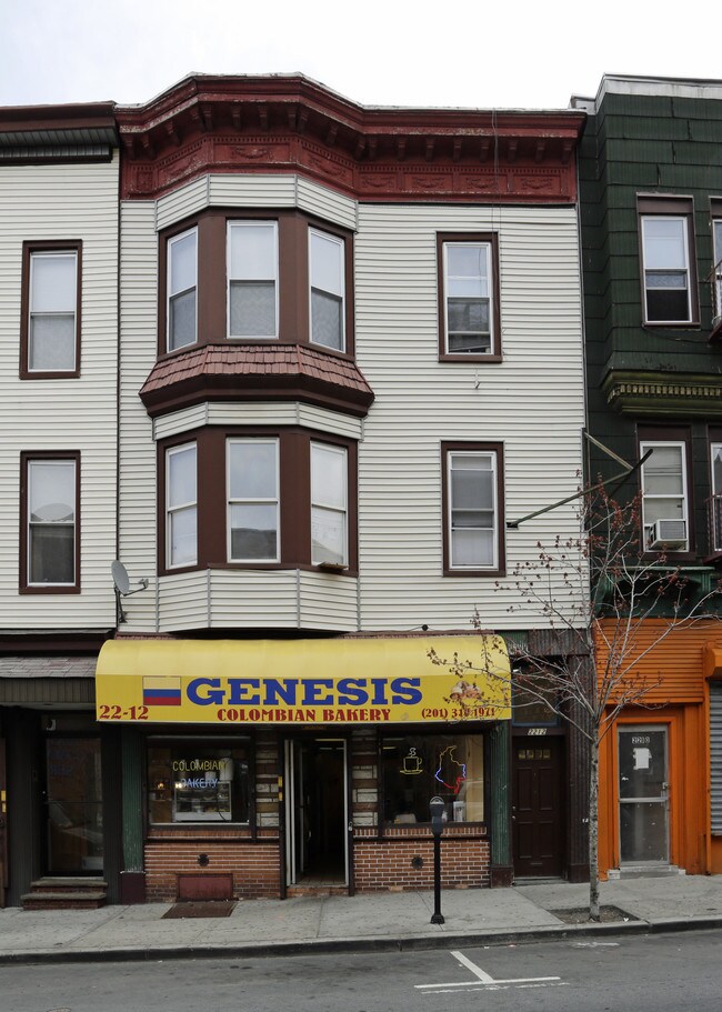 2212 Bergenline Ave in Union City, NJ - Building Photo - Building Photo