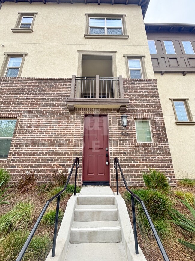 893 Slate St