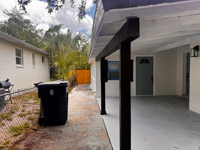 3205 E Shadowlawn Ave in Tampa, FL - Foto de edificio - Building Photo