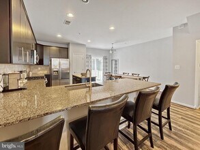 12745 Longford Glen Dr in Germantown, MD - Building Photo - Building Photo