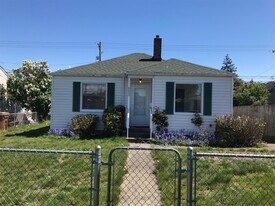 6833 S Pine St in Tacoma, WA - Building Photo