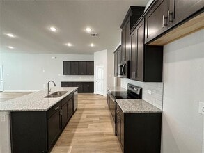 127 Bowling Grn Ave. in Red Oak, TX - Building Photo - Building Photo