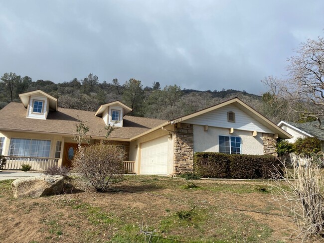 22013 Park Dr in Tehachapi, CA - Foto de edificio - Building Photo