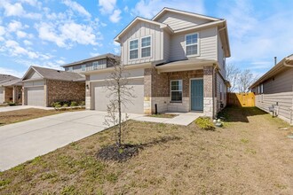 226 Granary Dr in Uhland, TX - Building Photo - Building Photo