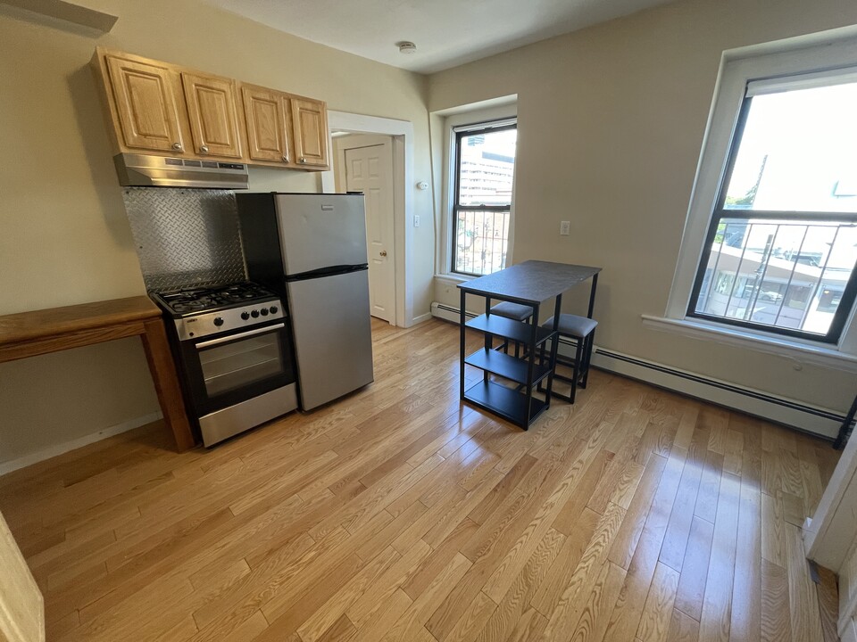 238 Cambridge St, Unit 3 in Boston, MA - Building Photo