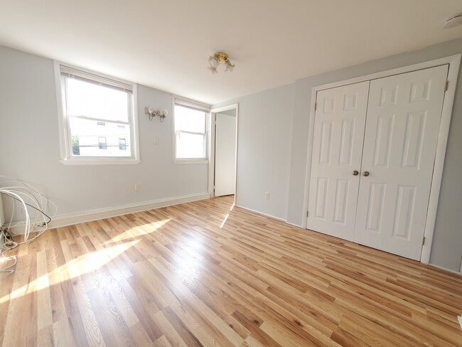 22 Westervelt Pl, Unit 2 in Jersey City, NJ - Building Photo - Building Photo