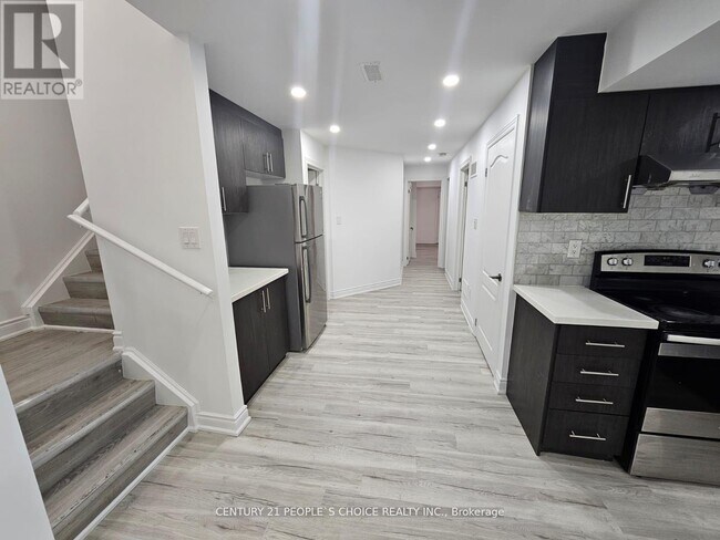 30 Bucksaw St in Brampton, ON - Building Photo - Building Photo