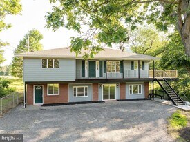 9708 Martinsburg Rd in Hedgesville, WV - Building Photo