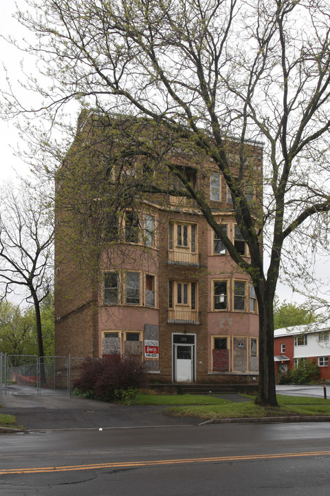 360 W Onondaga St in Syracuse, NY - Foto de edificio