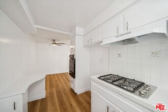 842 Westbourne Dr in West Hollywood, CA - Building Photo - Building Photo