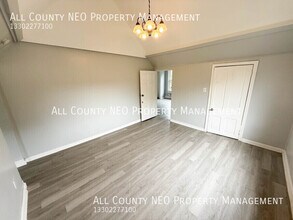 2056 W 95th St in Cleveland, OH - Building Photo - Building Photo