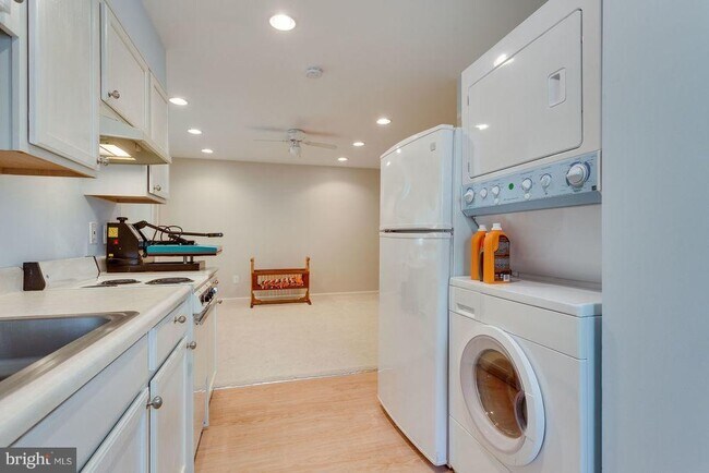 6734 Huntsman Blvd in Springfield, VA - Building Photo - Building Photo
