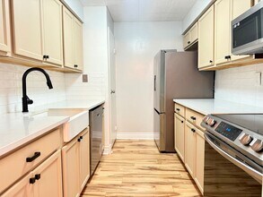 5300 Holmes Run Pky in Alexandria, VA - Building Photo - Building Photo