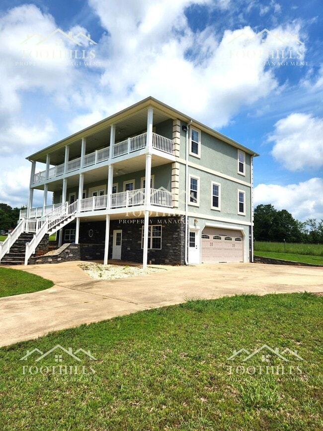 128 Hudgins Lake Rd in Townville, SC - Building Photo - Building Photo