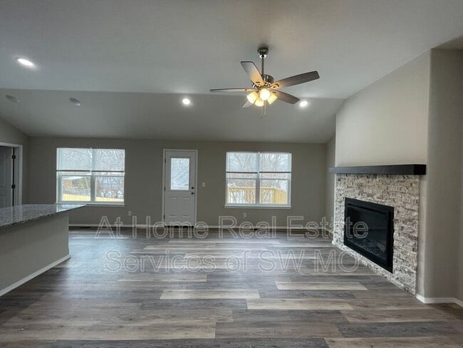 656 S Southgate Dr in Nixa, MO - Building Photo - Building Photo