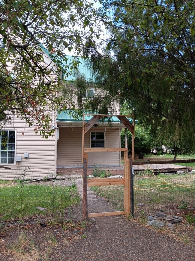 property at 1213 V Ave