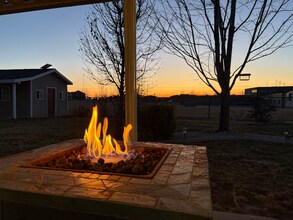 2223 N 1350 W in Clinton, UT - Foto de edificio - Building Photo