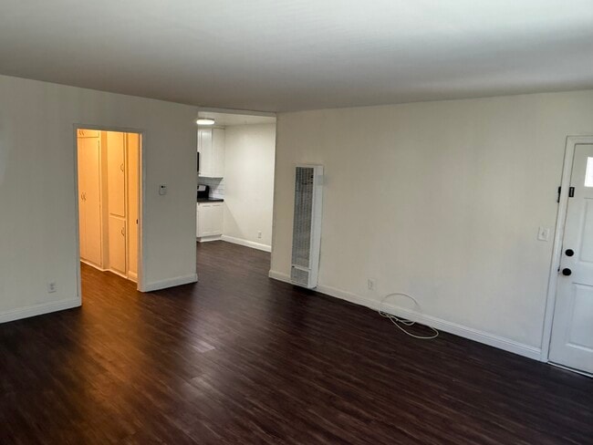 11168 Camarillo St in Los Angeles, CA - Building Photo - Building Photo