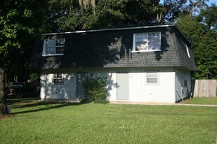 2438 Atlas Rd in Tallahassee, FL - Building Photo