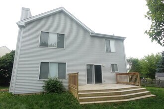 337 S Arrowhead Ct in Round Lake, IL - Building Photo - Building Photo