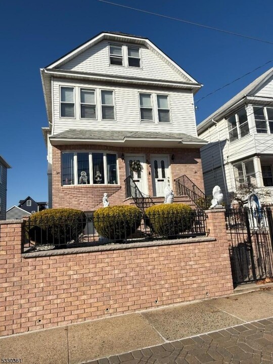 912 Adams Ave in Elizabeth, NJ - Building Photo