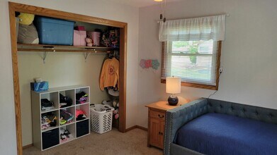 W210N16682 Western Ave in Jackson, WI - Foto de edificio - Building Photo