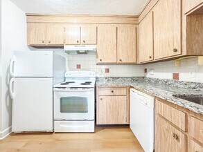 11 Hodges Ave, Unit 1 in Quincy, MA - Foto de edificio - Building Photo