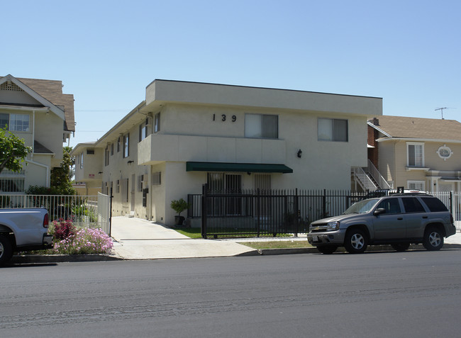 139 N Oxford Ave in Los Angeles, CA - Building Photo - Building Photo