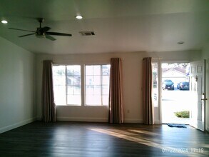 10716 Falling Springs Ave in Bakersfield, CA - Building Photo - Building Photo