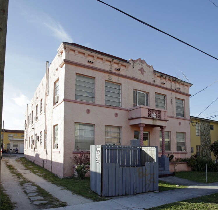 1450 SW 4th St in Miami, FL - Building Photo