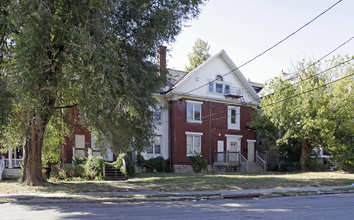 819-821 Elberon Ave in Cincinnati, OH - Foto de edificio