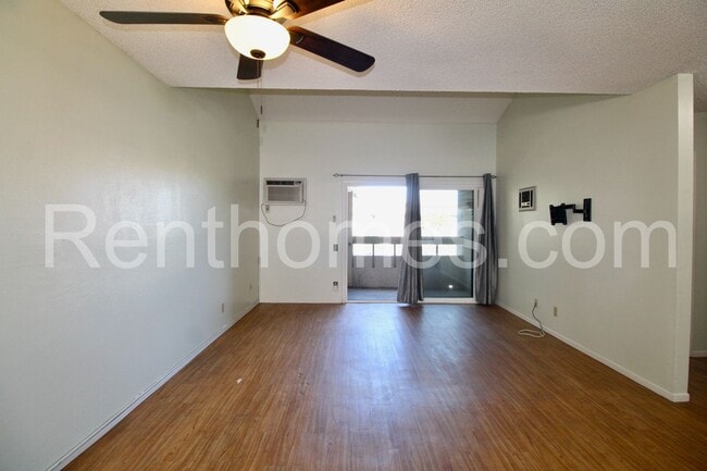 6725 Mission Gorge Rd in San Diego, CA - Building Photo - Building Photo